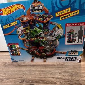 Brand new hot wheels ultimate garage never opened
